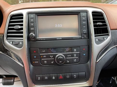 Used 2012 Jeep Grand Cherokee Overland Summit AWD/4WD image 40