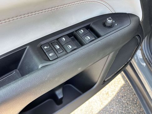 Used 2022 Jeep Compass Limited image 9