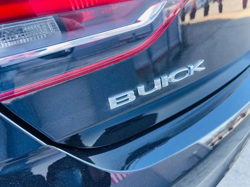 Used 2018 Buick Regal Preferred image 12