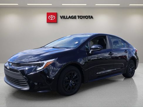 Certified 2024 Toyota Corolla LE FWD image 1