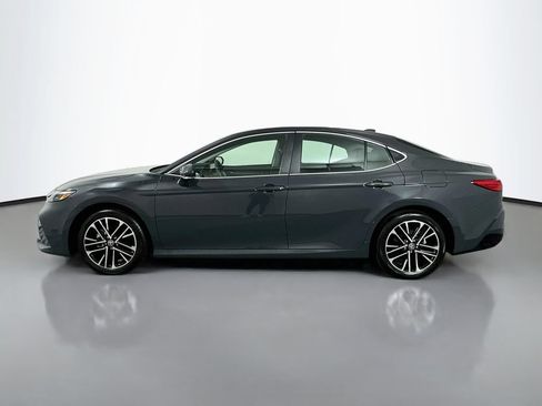 Used 2026 Toyota Camry XLE AWD/4WD image 8