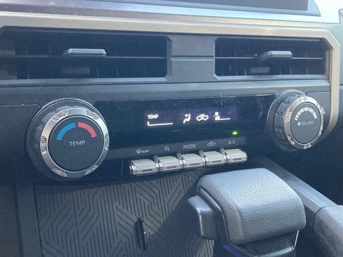 Certified 2025 Toyota Tacoma SR5 AWD/4WD image 24