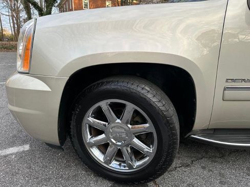 Used 2013 GMC Yukon Denali image 3