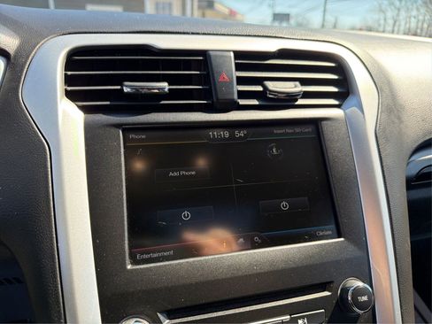 Used 2016 Ford Fusion SE image 18