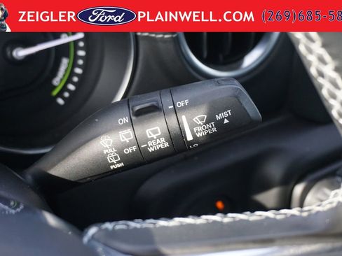Used 2022 Jeep Wrangler Unlimited Sahara w/ Cold Weather Group AWD/4WD image 27
