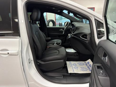 New 2027 Chrysler Pacifica LX FWD image 29