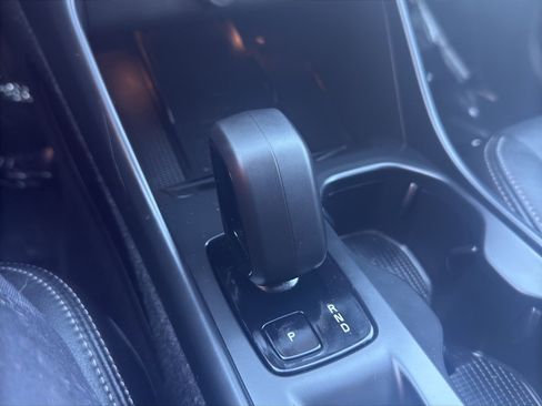 Used 2024 Volvo XC40 B5 Core w/ Protection Package Premier image 23