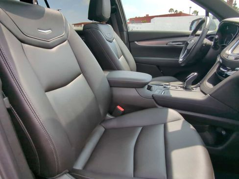 Used 2025 Cadillac XT6 Luxury image 28