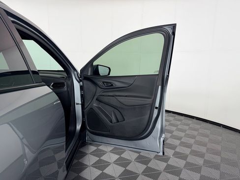 Used 2024 Chevrolet Equinox RS FWD image 32