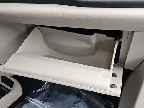 Used 2022 Chrysler Pacifica Touring-L image 21