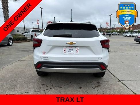 Used 2025 Chevrolet Trax LT FWD image 6