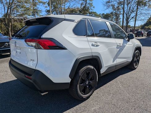 Used 2019 Toyota RAV4 XLE w/ Convenience Package image 4