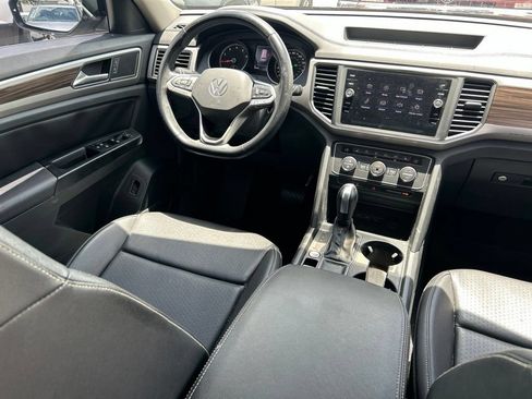 Used 2021 Volkswagen Atlas SE w/ Towing Package FWD image 9