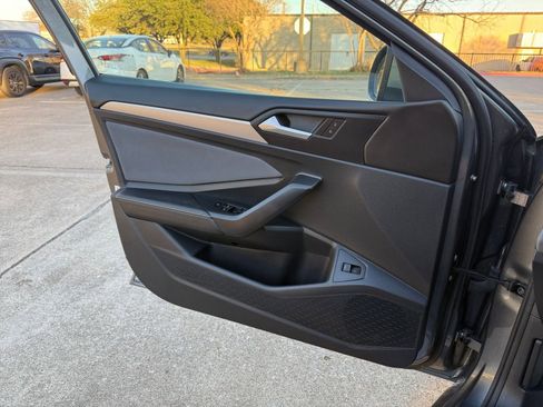 Used 2025 Volkswagen Jetta SE image 18