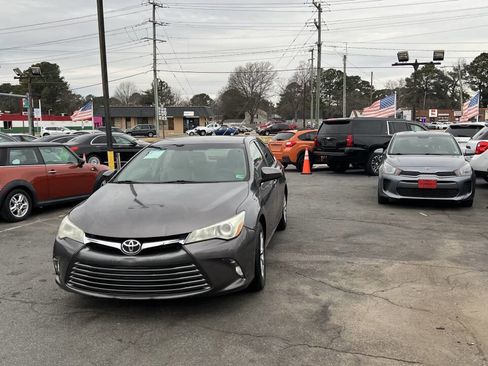 Used 2016 Toyota Camry LE image 3