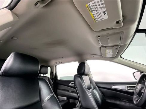 Used 2017 Nissan Pathfinder SL FWD image 24