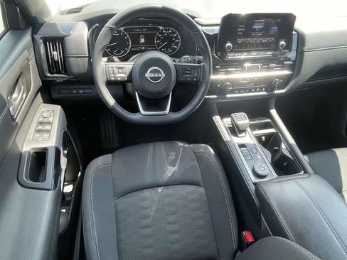 Used 2025 Nissan Pathfinder SV AWD/4WD image 13