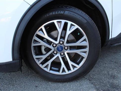 Used 2022 Ford Escape SEL FWD image 9