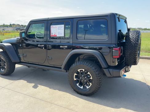 Used 2025 Jeep Wrangler Unlimited Rubicon 4xe w/ Safety Group AWD/4WD image 7