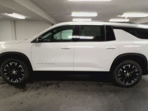 New 2026 Chevrolet Traverse LT w/ Sun and Wheel Package FWD image 5