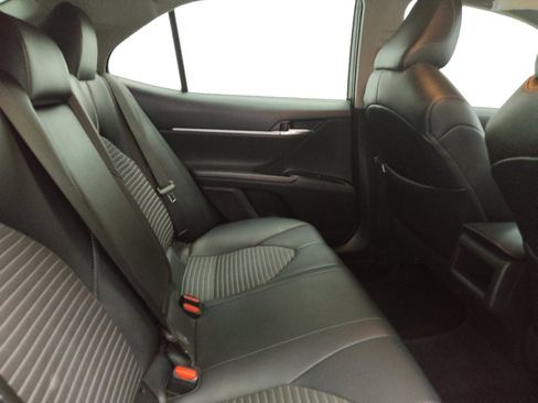 Used 2018 Toyota Camry SE image 19