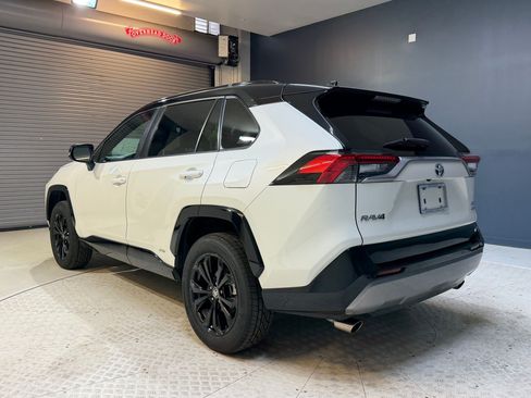 Used 2022 Toyota RAV4 XSE AWD/4WD image 3
