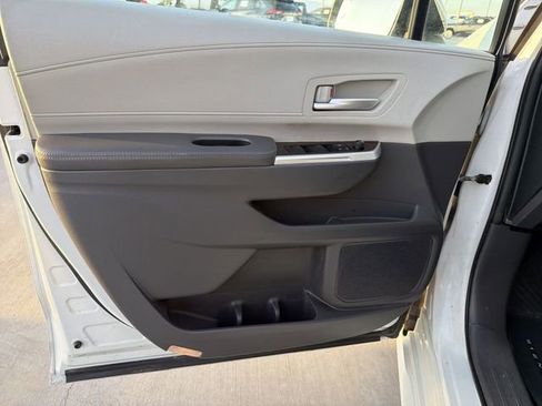 Used 2021 Toyota Sienna XLE w/ XLE Plus Package image 9