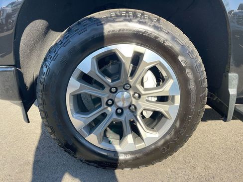 Used 2024 Chevrolet Silverado 1500 High Country w/ Technology Package image 34