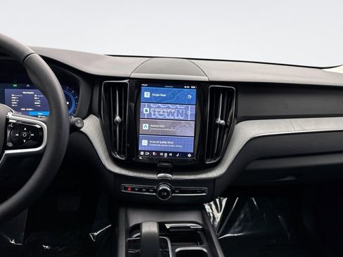 Used 2025 Volvo XC60 B5 Plus image 14