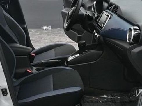 Used 2025 Nissan Versa SV w/ Trunk Package image 10