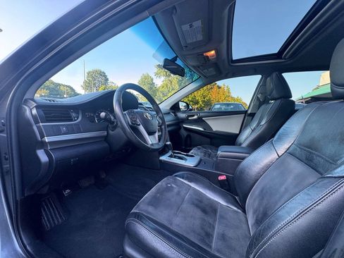 Used 2012 Toyota Camry SE w/ Leather Pkg FWD image 8