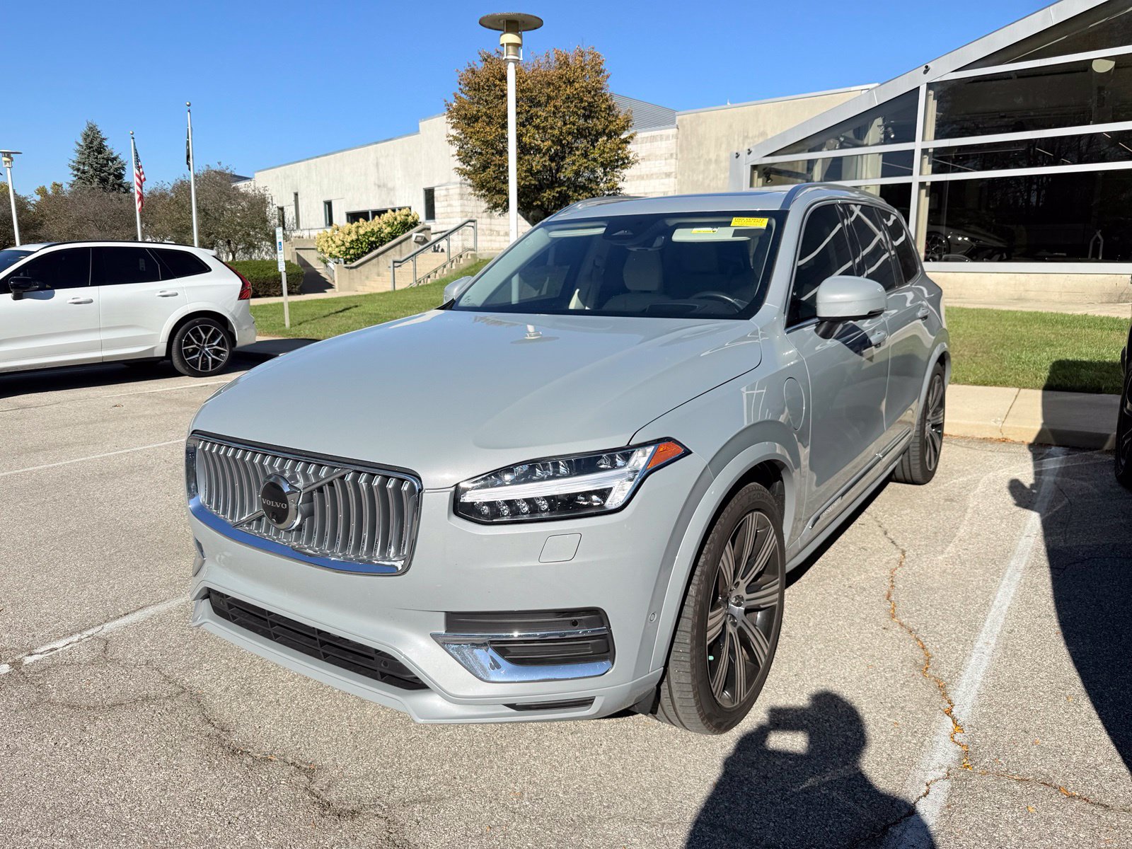 Used 2024 Volvo XC90 T8 Ultimate w/ Protection Package Premier AWD/4WD image 2