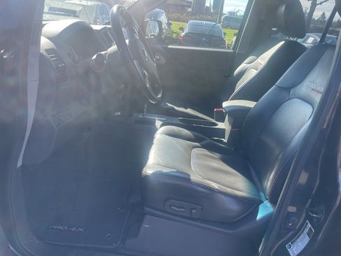 Used 2010 Nissan Frontier PRO-4X w/ Pro-4x Value Truck Pkg image 9