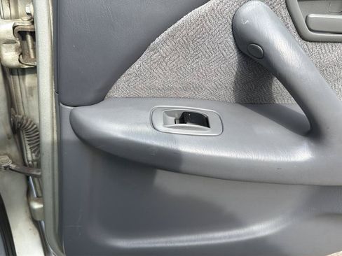 Used 2000 Toyota Camry CE FWD image 25