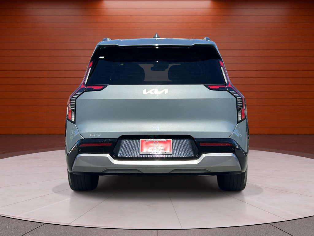Used 2024 Kia EV9 Land AWD/4WD image 3
