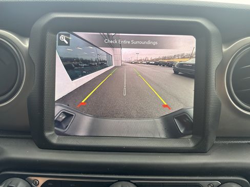 Used 2021 Jeep Gladiator Willys image 26