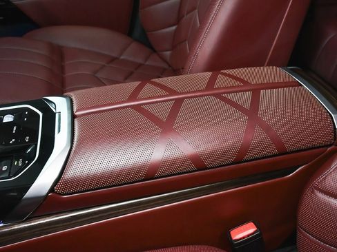 Used 2023 BMW i7 xDrive60 image 73