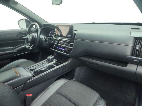 Used 2024 Nissan Pathfinder Rock Creek image 24