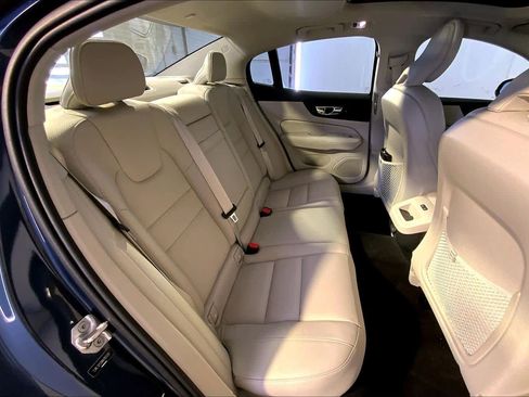 Used 2022 Volvo S60 B5 Momentum w/ Premium Package image 19