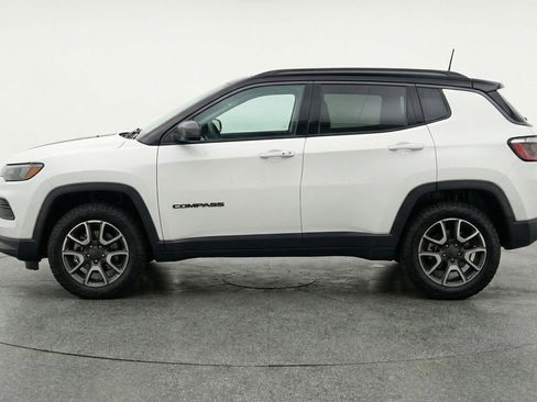 Used 2025 Jeep Compass Trailhawk AWD/4WD image 5