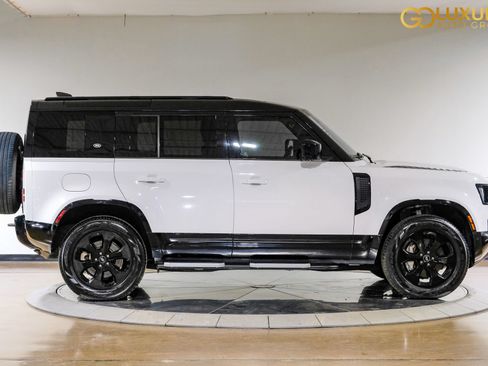 Used 2023 Land Rover Defender 110 X-Dynamic SE AWD/4WD image 9