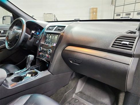 Used 2018 Ford Explorer XLT w/ Equipment Group 202A image 37