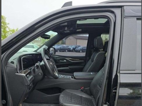 Used 2024 Cadillac Escalade ESV Sport Platinum w/ LPO, Floor Liner Package AWD/4WD image 6