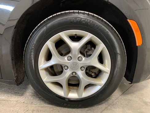 Used 2017 Chrysler Pacifica Touring-L w/ Tire & Wheel Group image 13