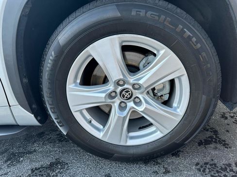 Used 2023 Toyota Highlander LE FWD image 32