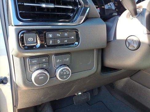 New 2026 GMC Yukon XL AT4 image 18