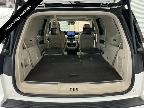 Used 2018 Lincoln Navigator Select w/ Technology Package image 18