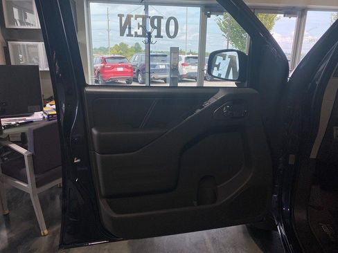 Used 2020 Nissan Frontier PRO-4X w/ Pro-4x Utility Package AWD/4WD image 15