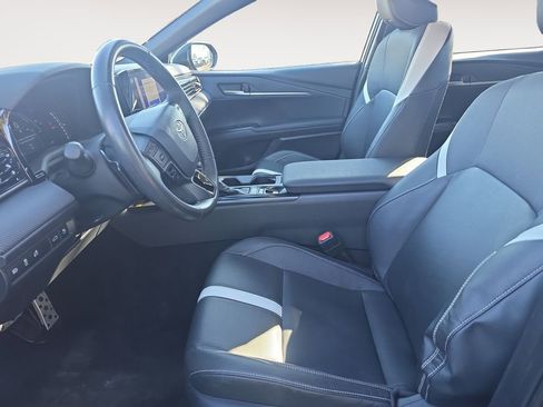 Used 2025 Toyota Camry SE image 9