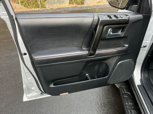 Used 2024 Toyota 4Runner TRD Off-Road Premium image 11